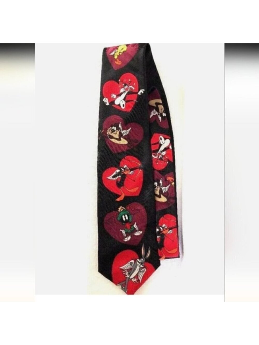 Looney Tunes Necktie mania lovestruck Hearts tie Bugs,Tweety, Marvin Taz, Daffy